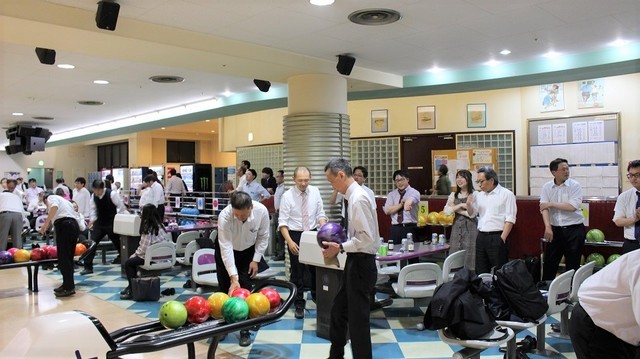 第23回 ボーリング大会を開催しました - 画像3
